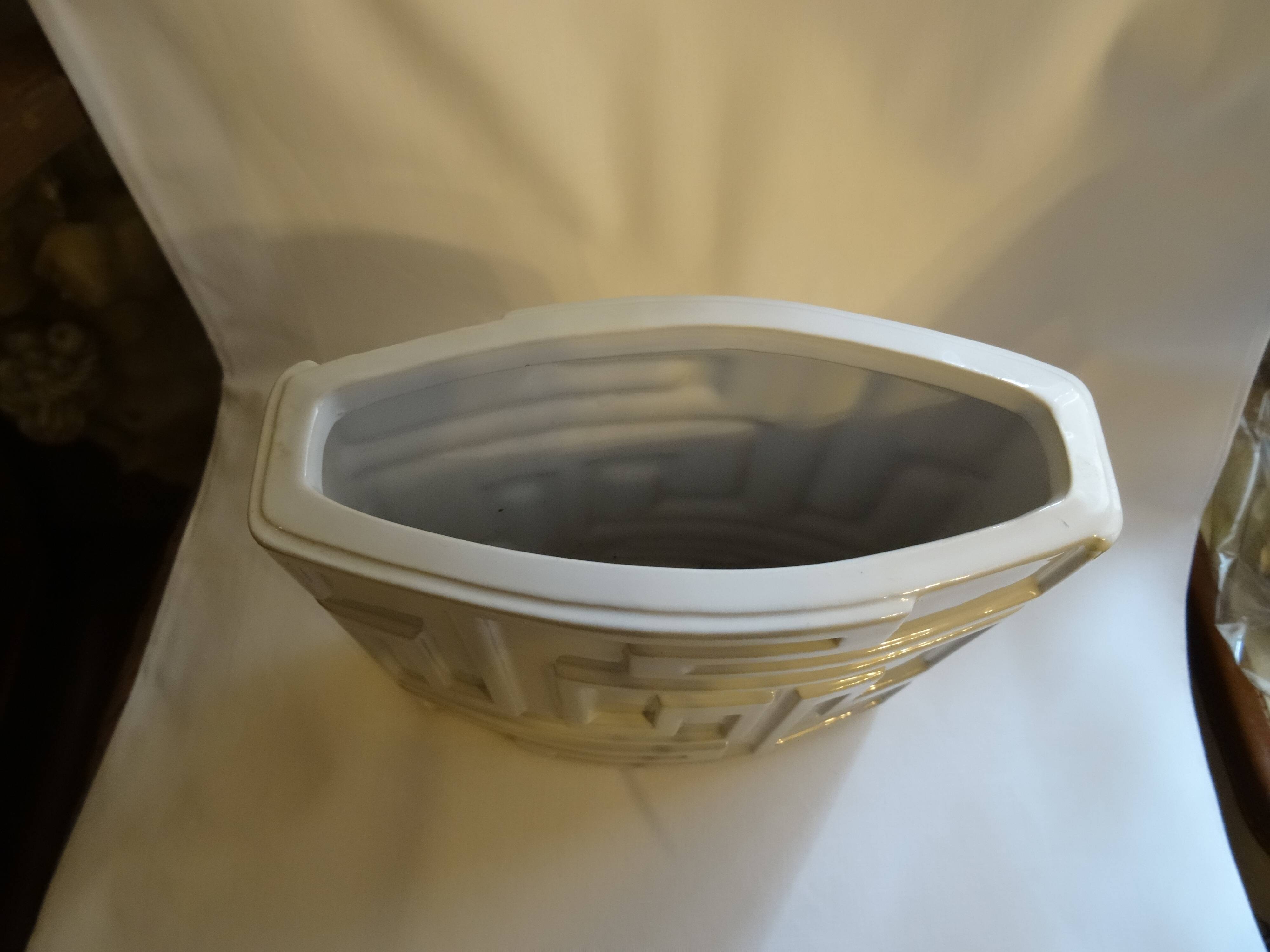 Vase white neo classic