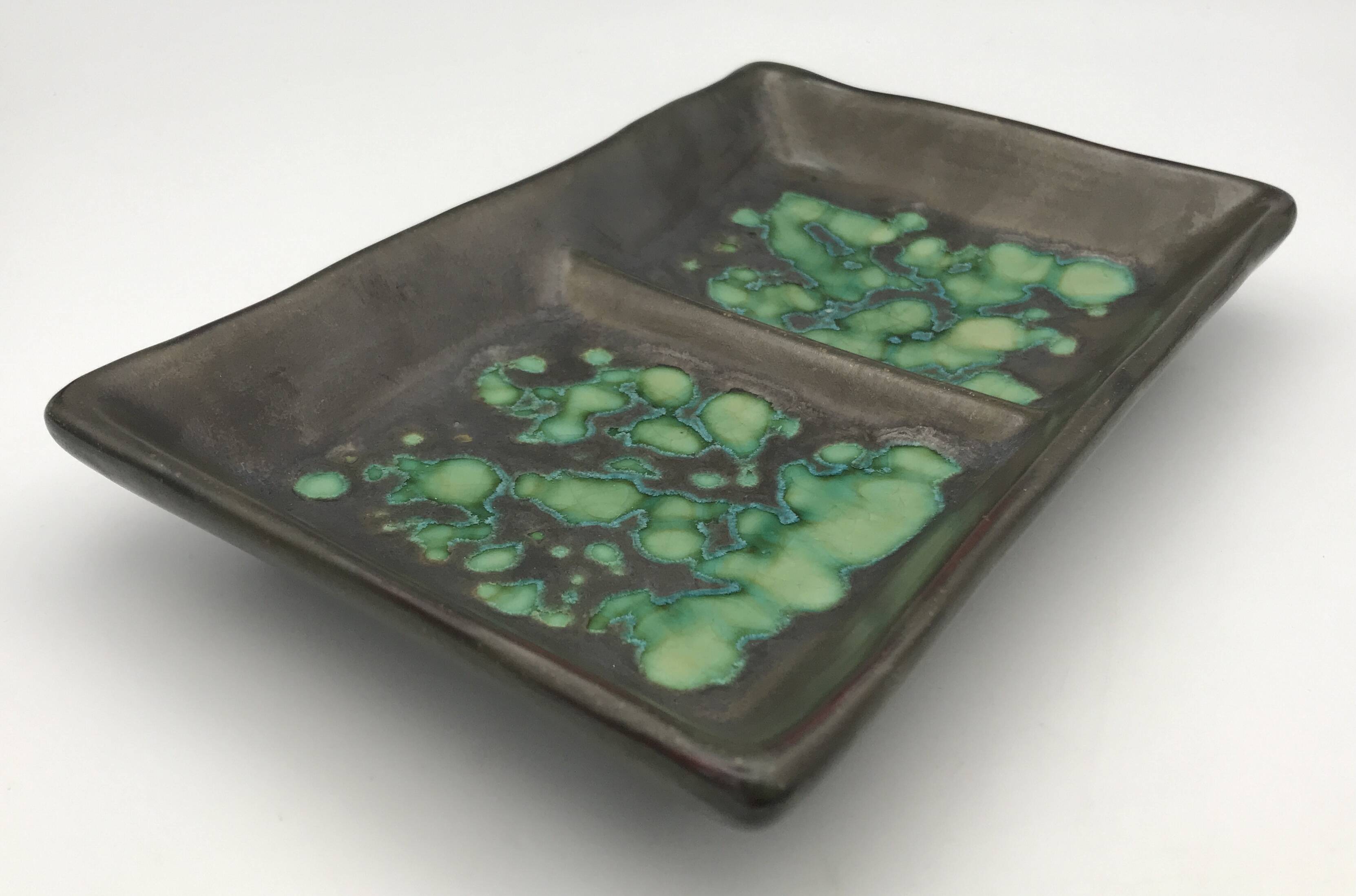 Ceramic presentation dish or bowl, artistic pottery with speckled effect
