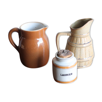 Set of two pitchers and a ceramic spice pot