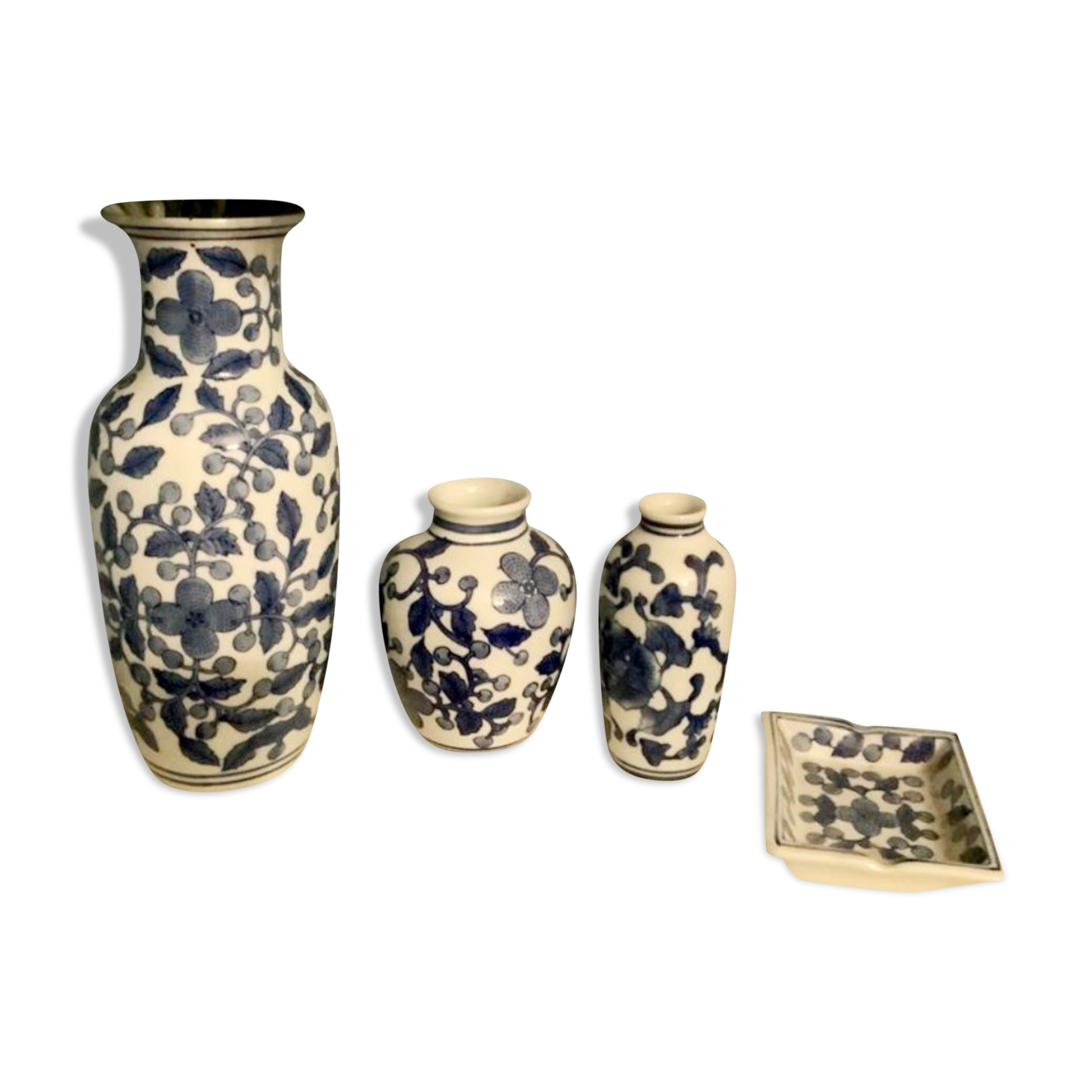 Set of 4 Chinese porcelains