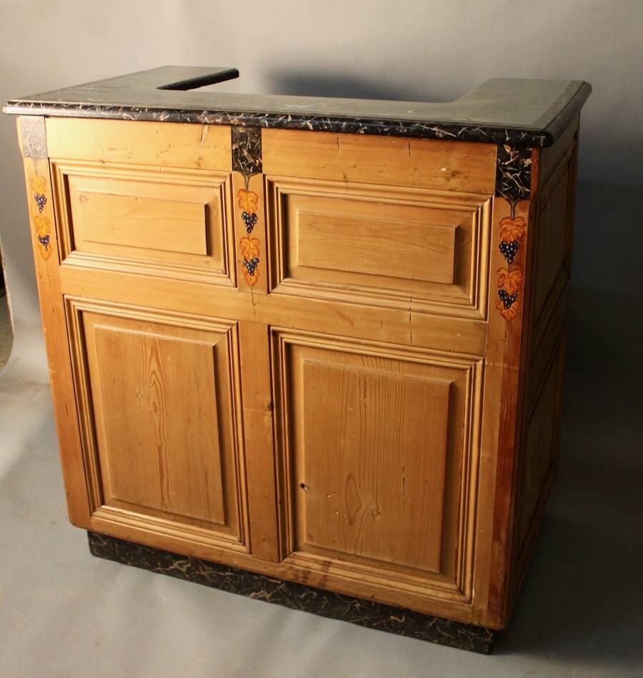 Counter bank with grape decoration