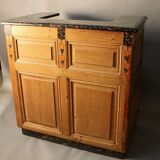 Counter bank with grape decoration