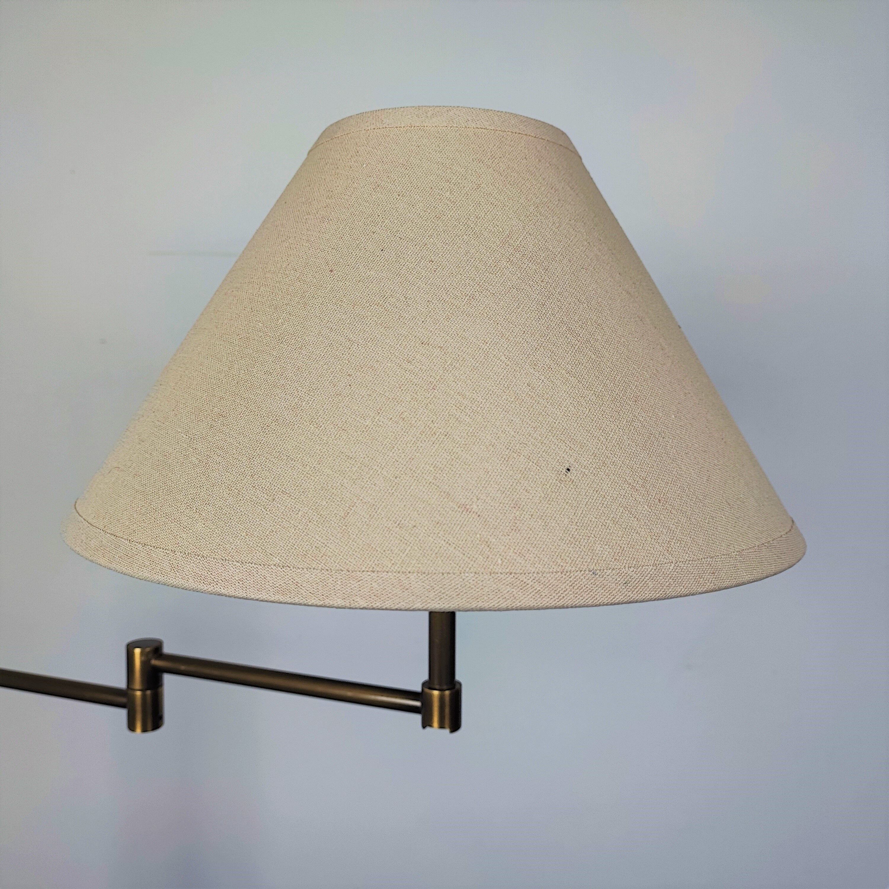 Floor lamp reading 80'