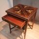 Table d'appoint, à jeu dite "mouchoir"