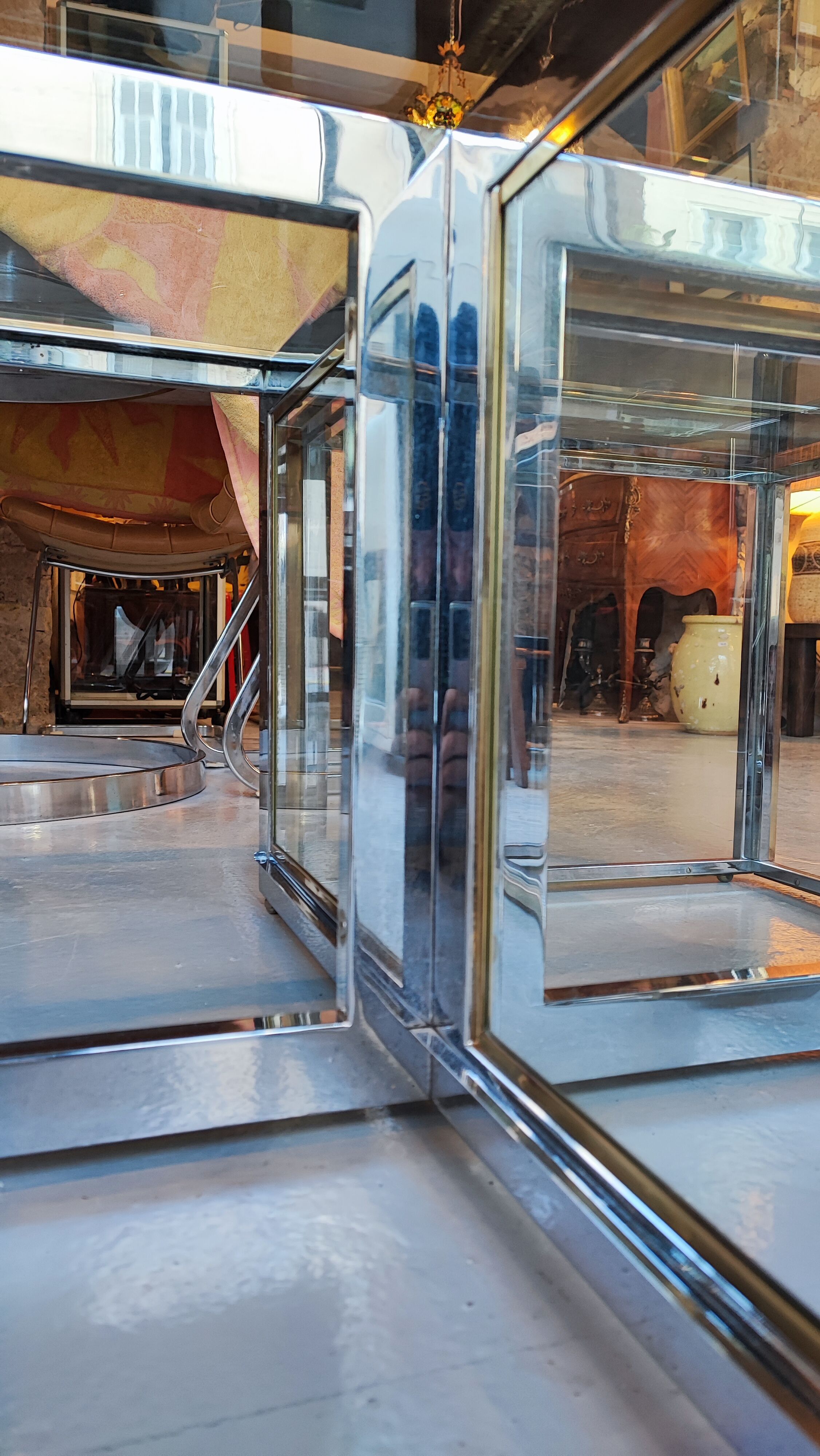 Vintage coffee table with 4 nesting tables