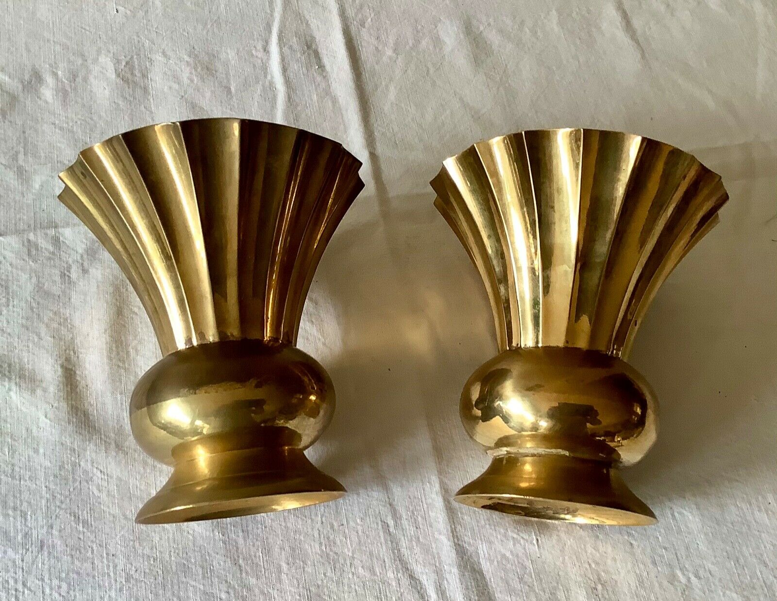 Paire de vases en bronze