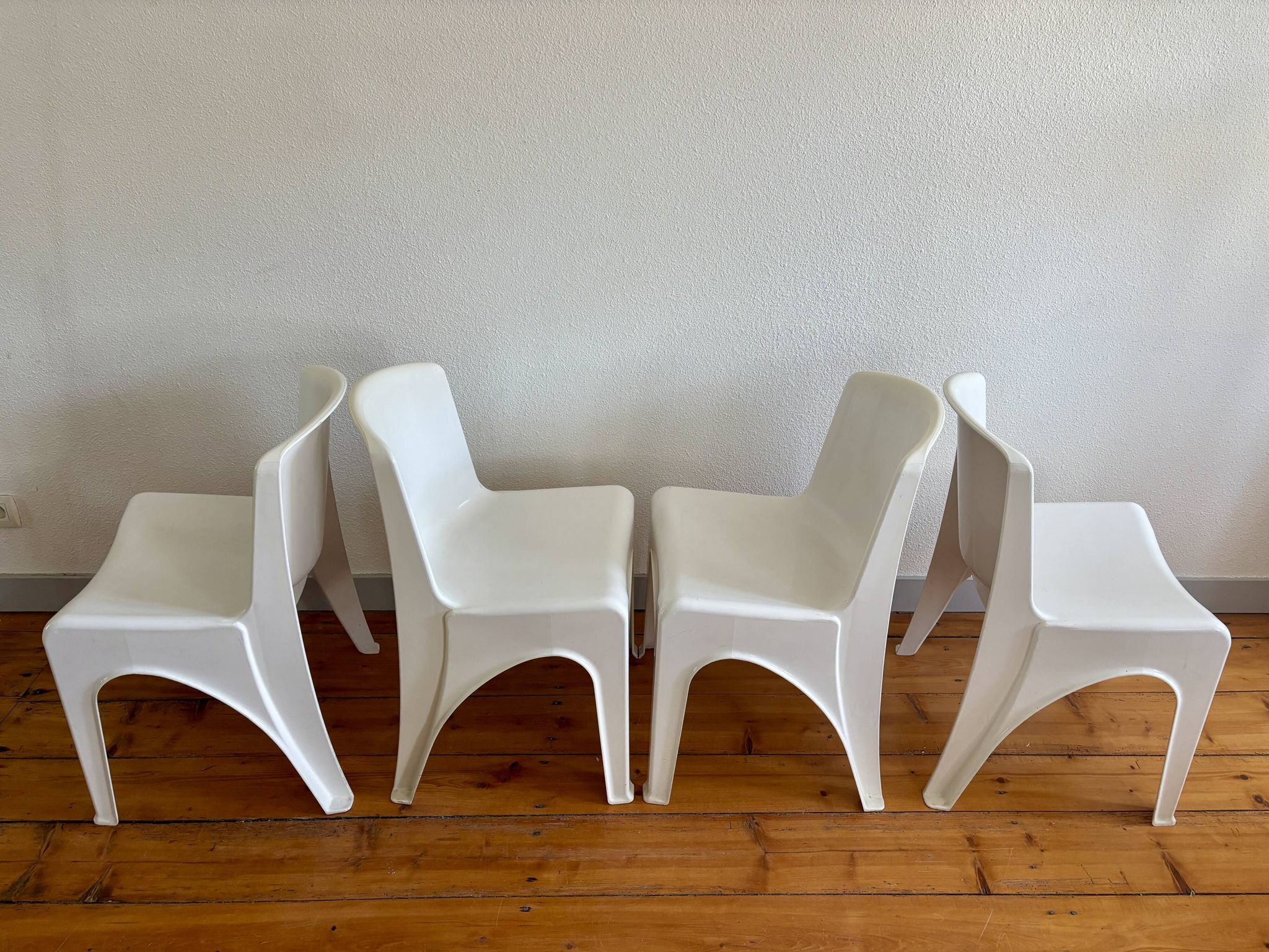 Set of 4 Gilac chairs from 1970.