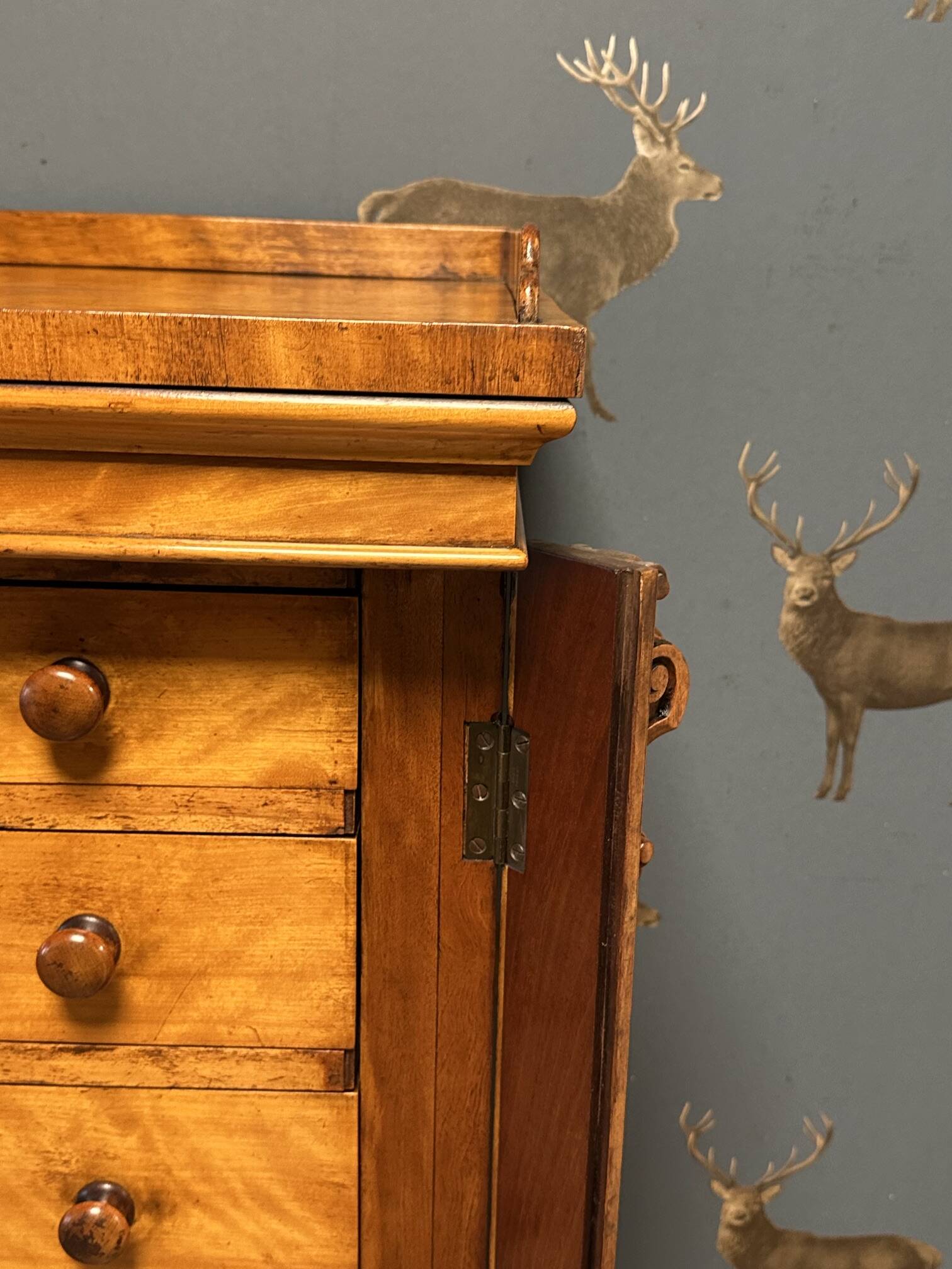 Wellington chest of drawers / file cabinet
