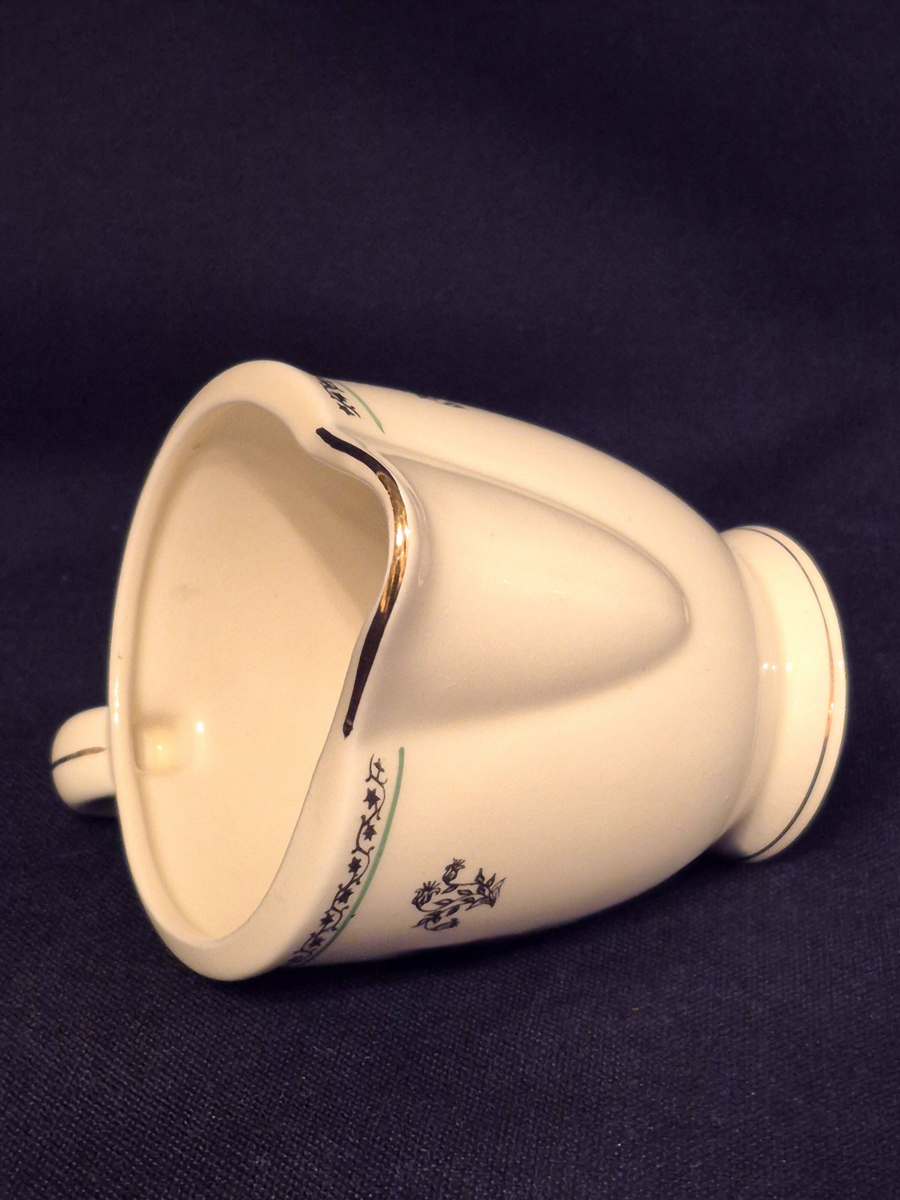 Antique milk jug in Gien earthenware, Valence model A040.