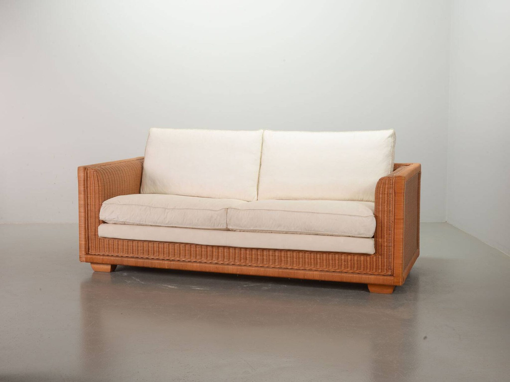 Luxurious Italian Gasparucci Reed White Lounge Greenhouse Sofa. Italy, 1980