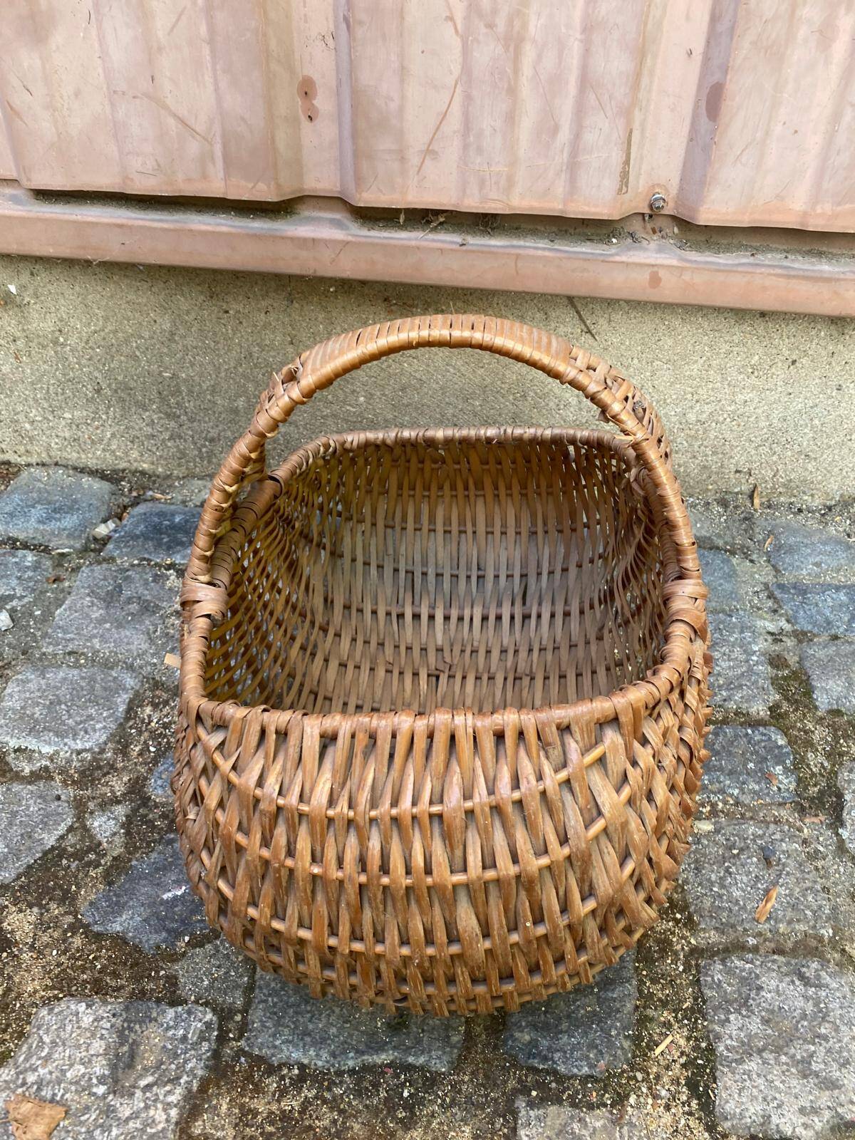 Large woven wicker log basket with handle – Rustic decor / Antique shop