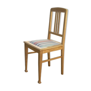 Chaise en bois et toile rayée