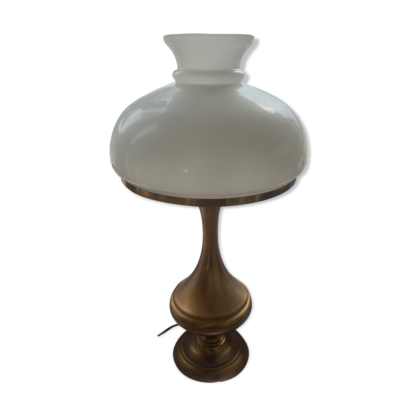 Lamp with opaline and copper base