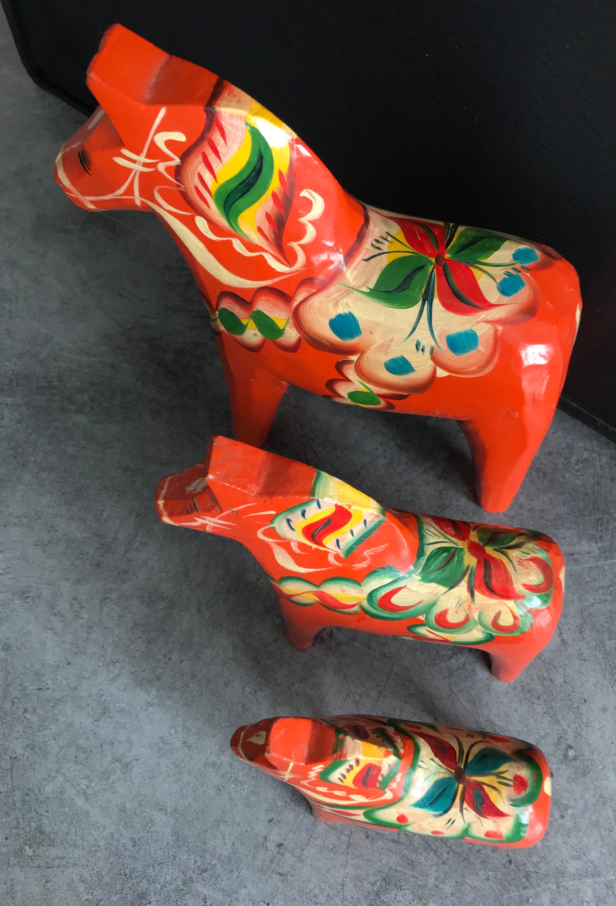 Set of 3 wooden dalecarlie horses