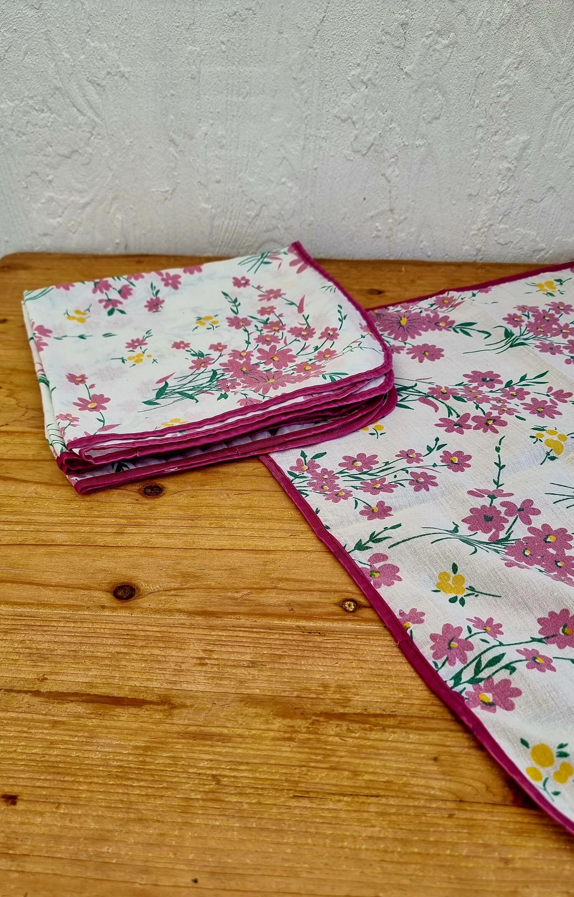Set of 5 table napkins from the 1970s.