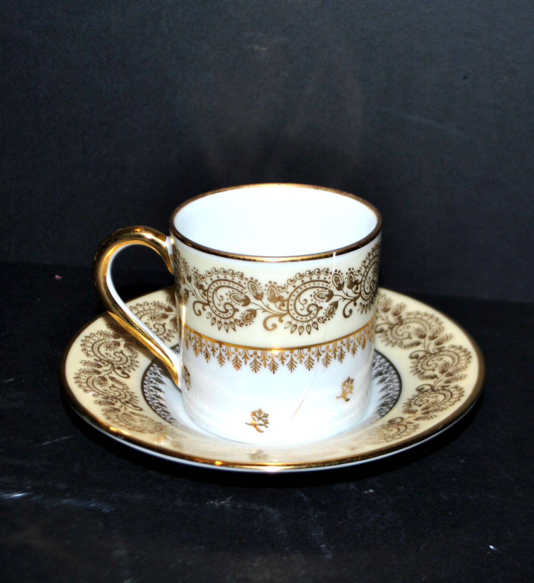 Limoges litre cup porcelain yellow and gold signed Porcelaine d’Art PP