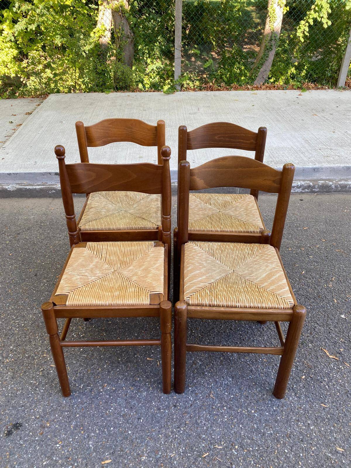 Set of 4 vintage chairs in solid wood and straw — Brutalist / rustic style