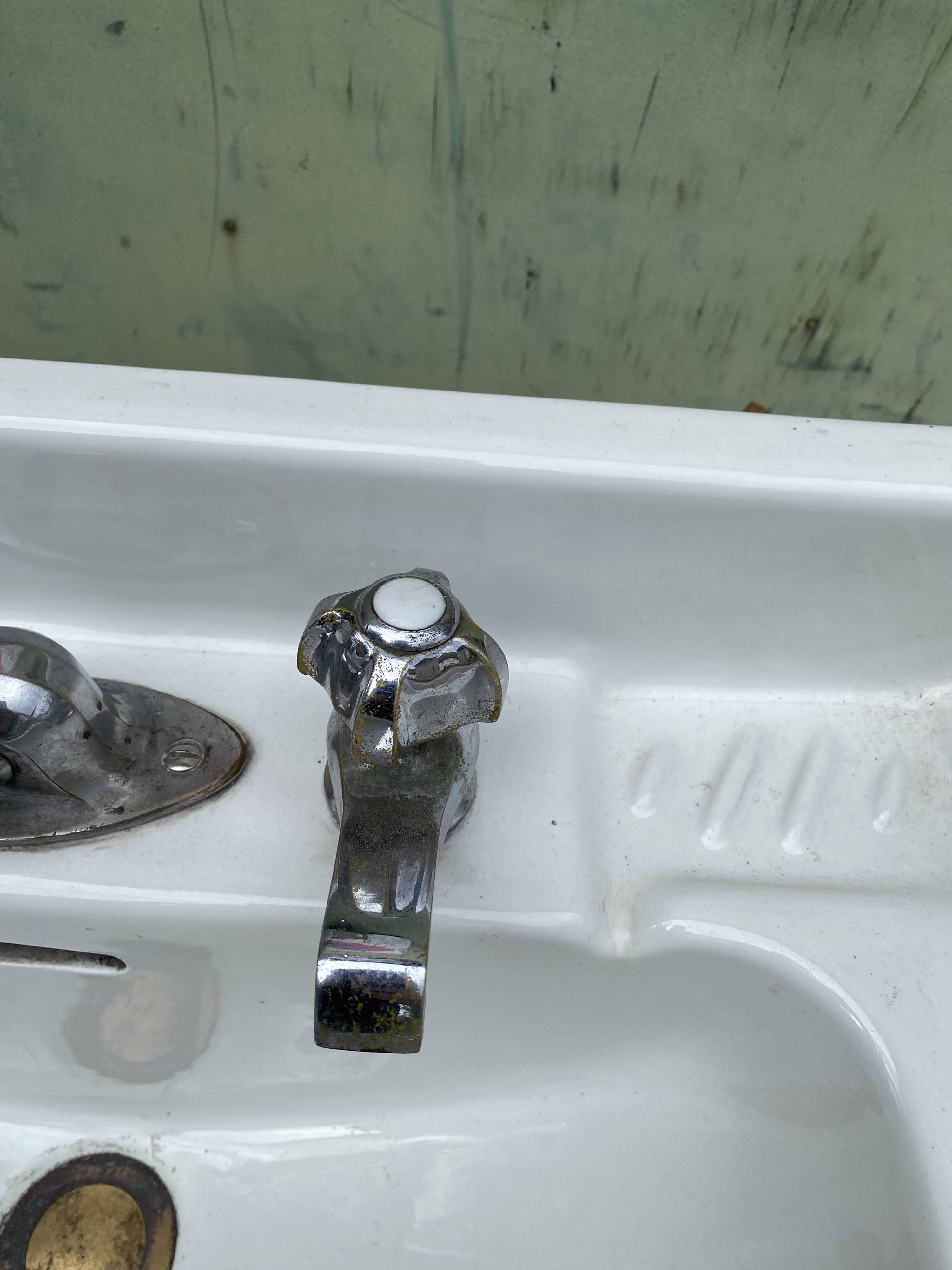 Ancien évier art déco