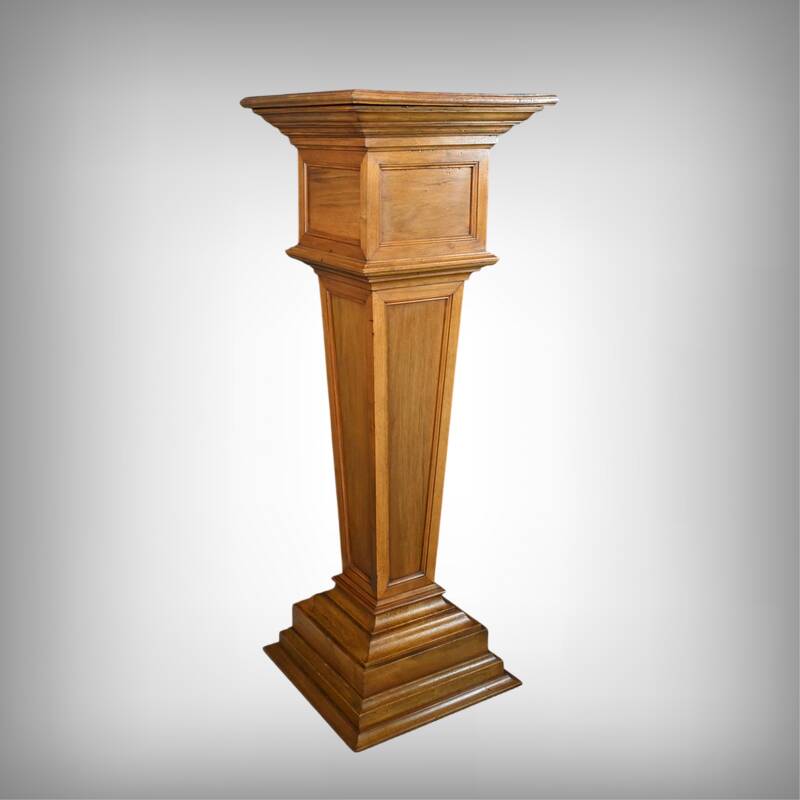 Important walnut column gain – Early 20th century