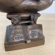 Bust Beethoven regulates after Gaston Leroux