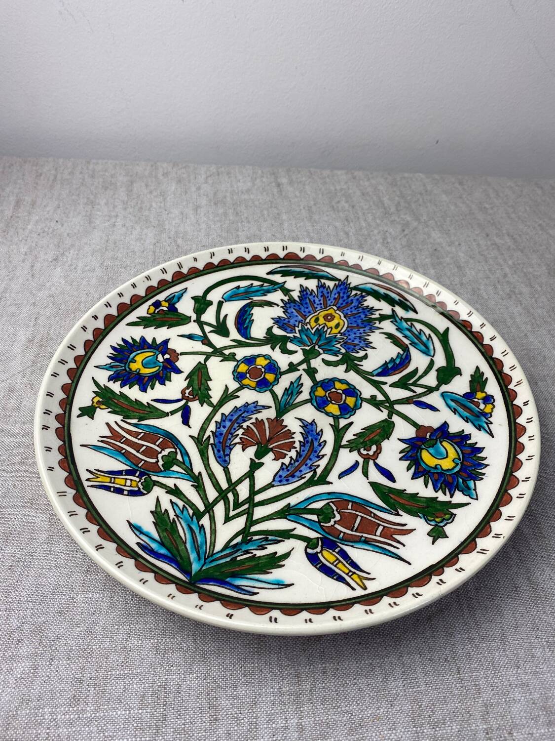 Iznik earthenware dish