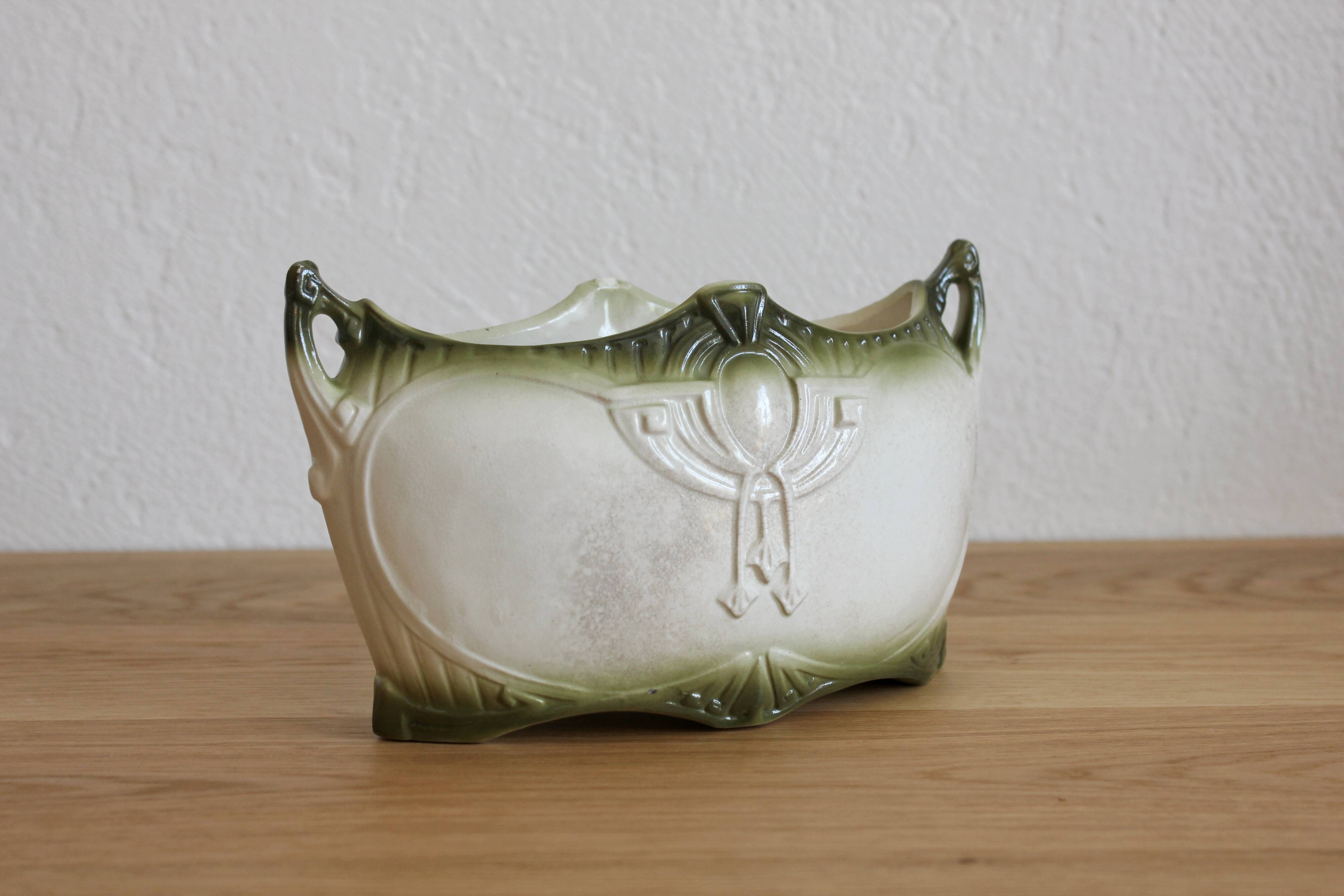 Small jardinière vase in art nouveau majolica.