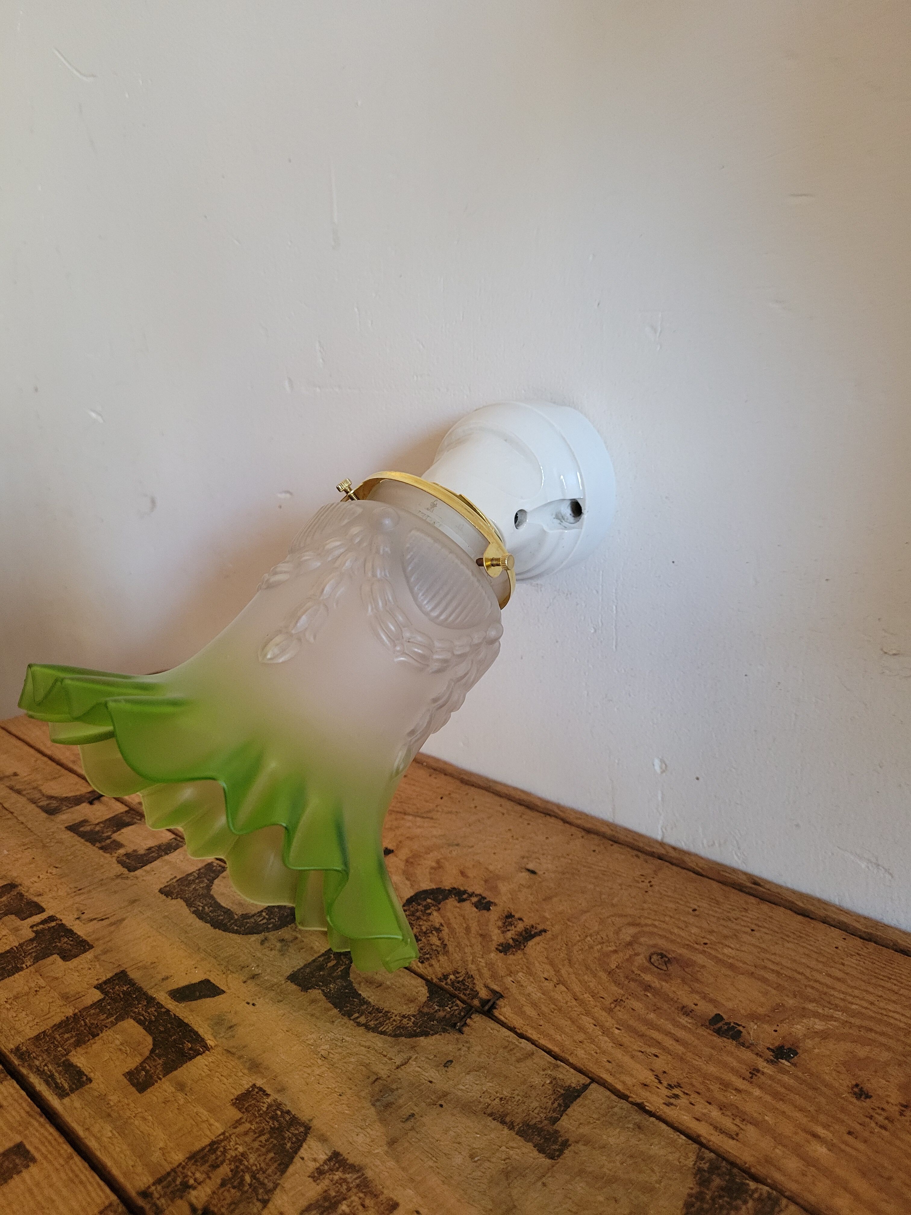 Tulip and porcelain wall lamp