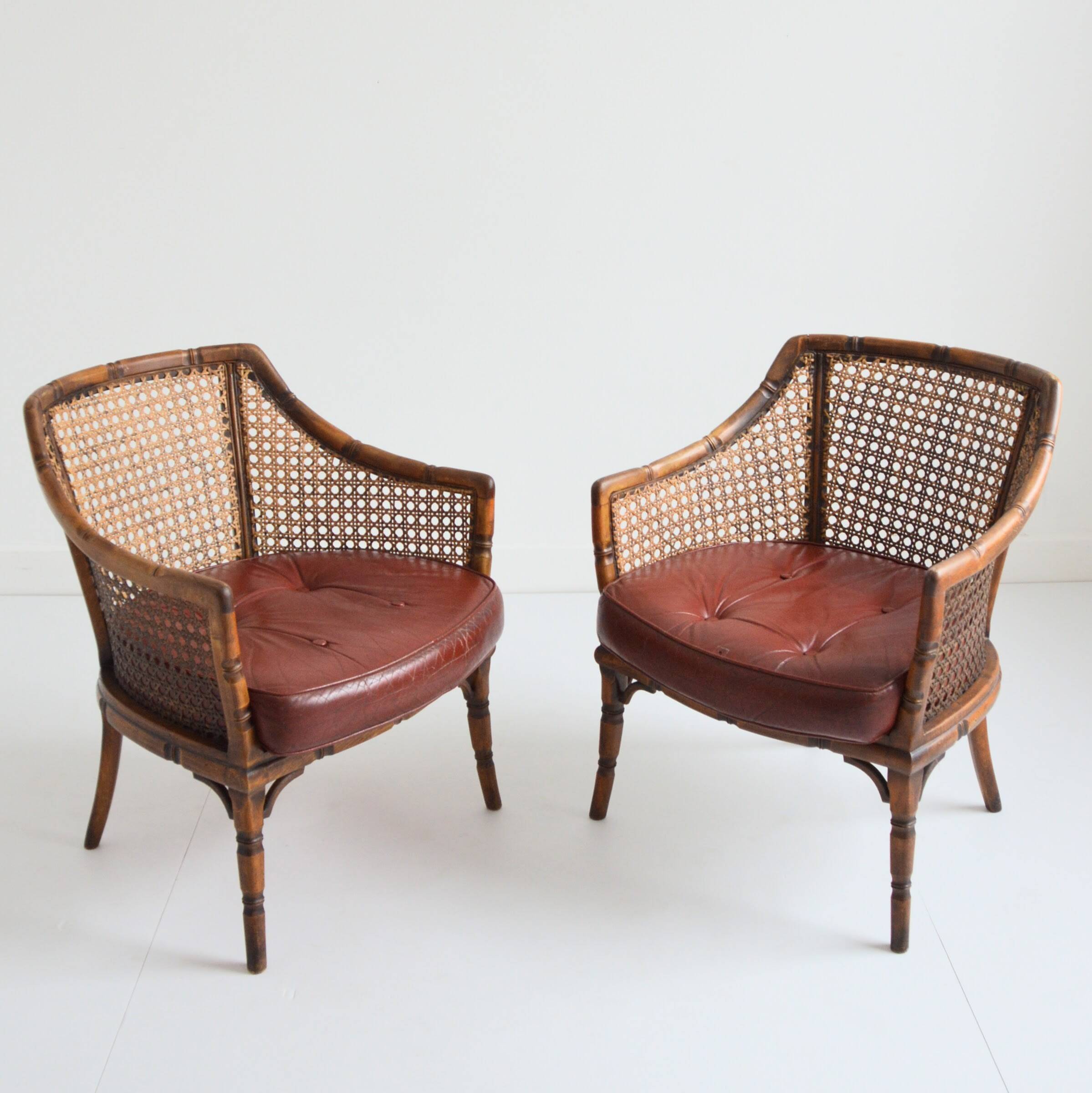 Paire de fauteuils en noyer et cannage ancien XIXème