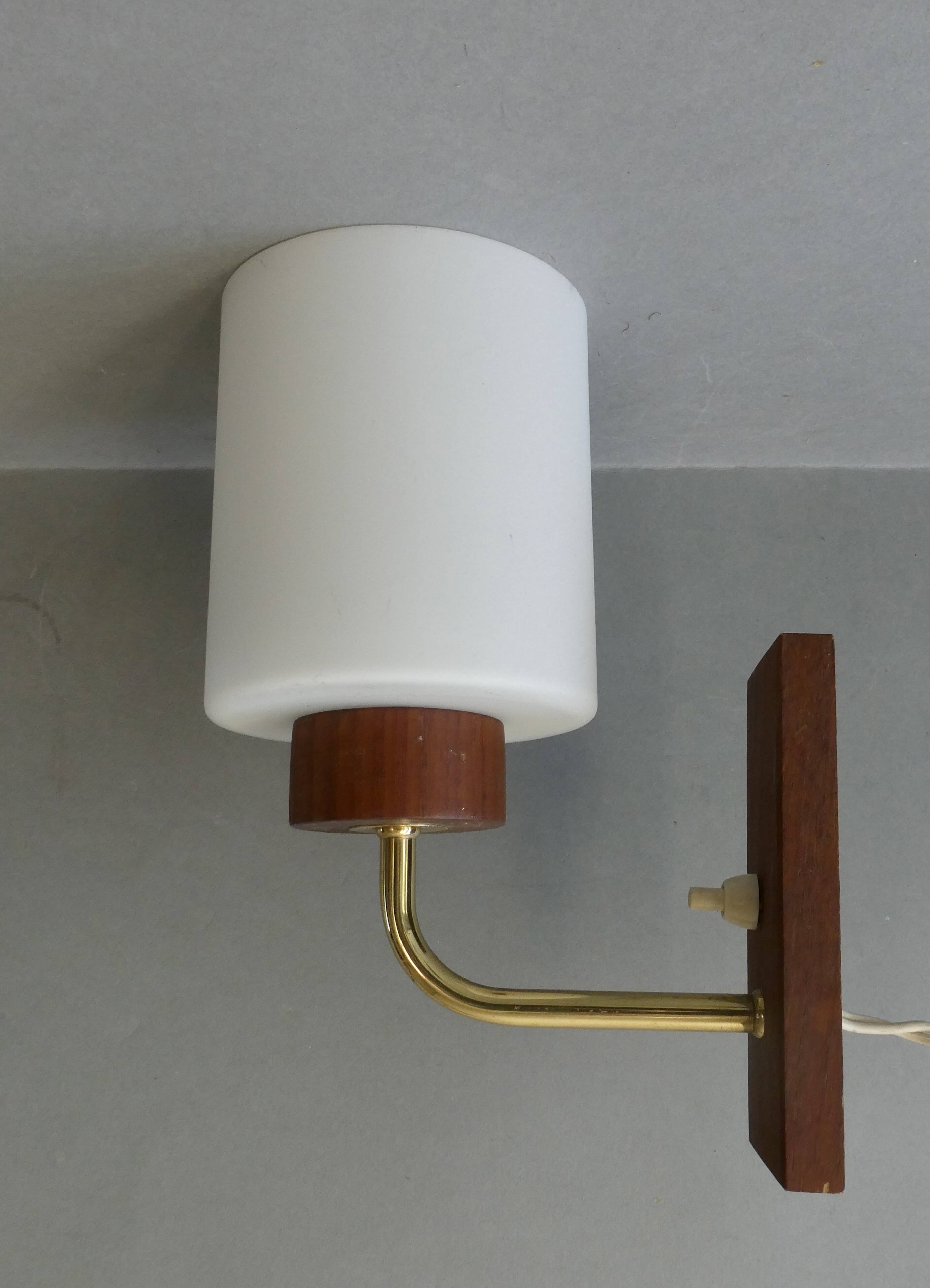 Scandinavian wall lamp in teak and opaline, 1970s
