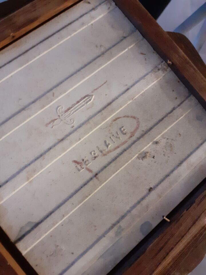 Coat-of-the-table wardrobe