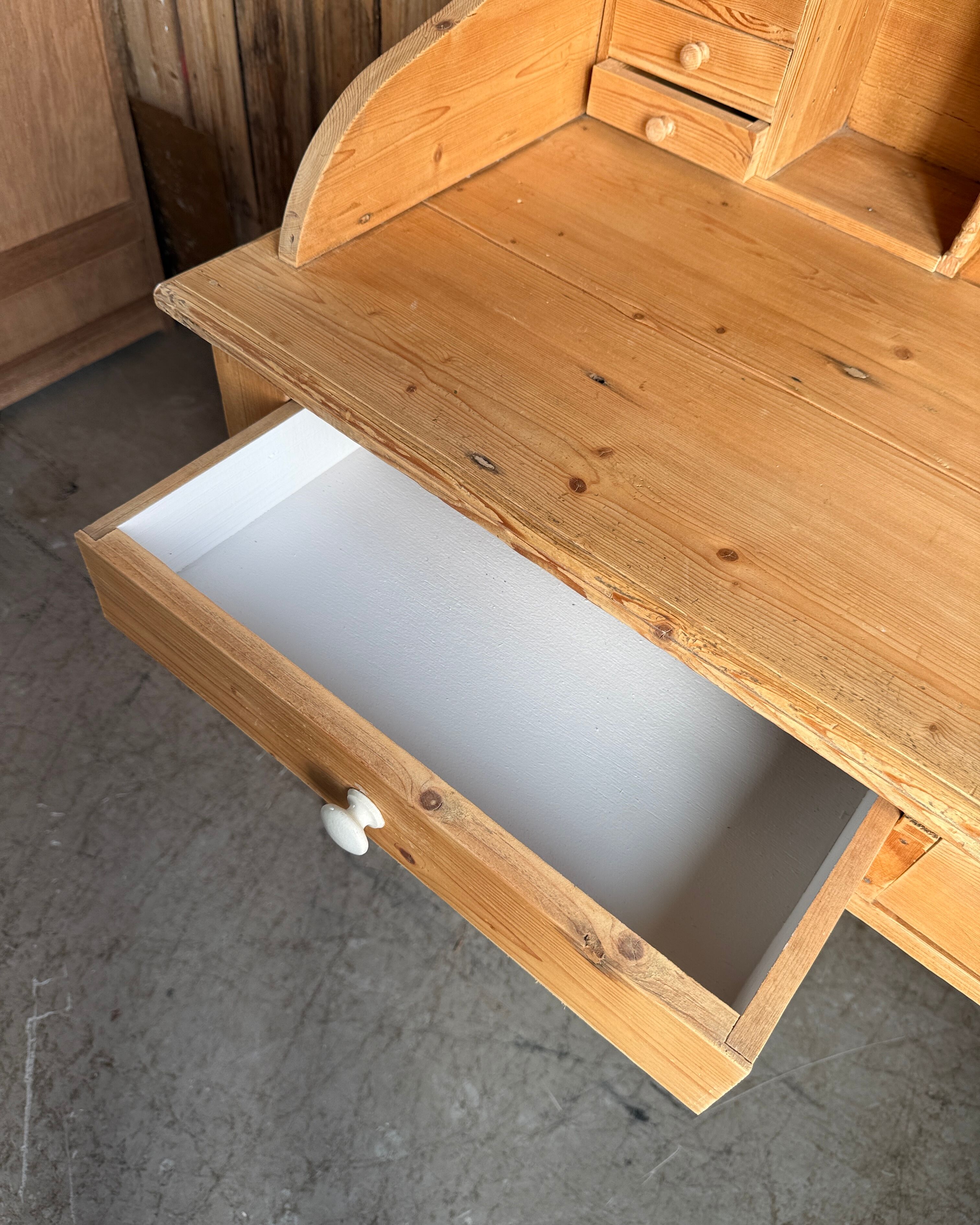 English desk with steps in solid pine (renovated)