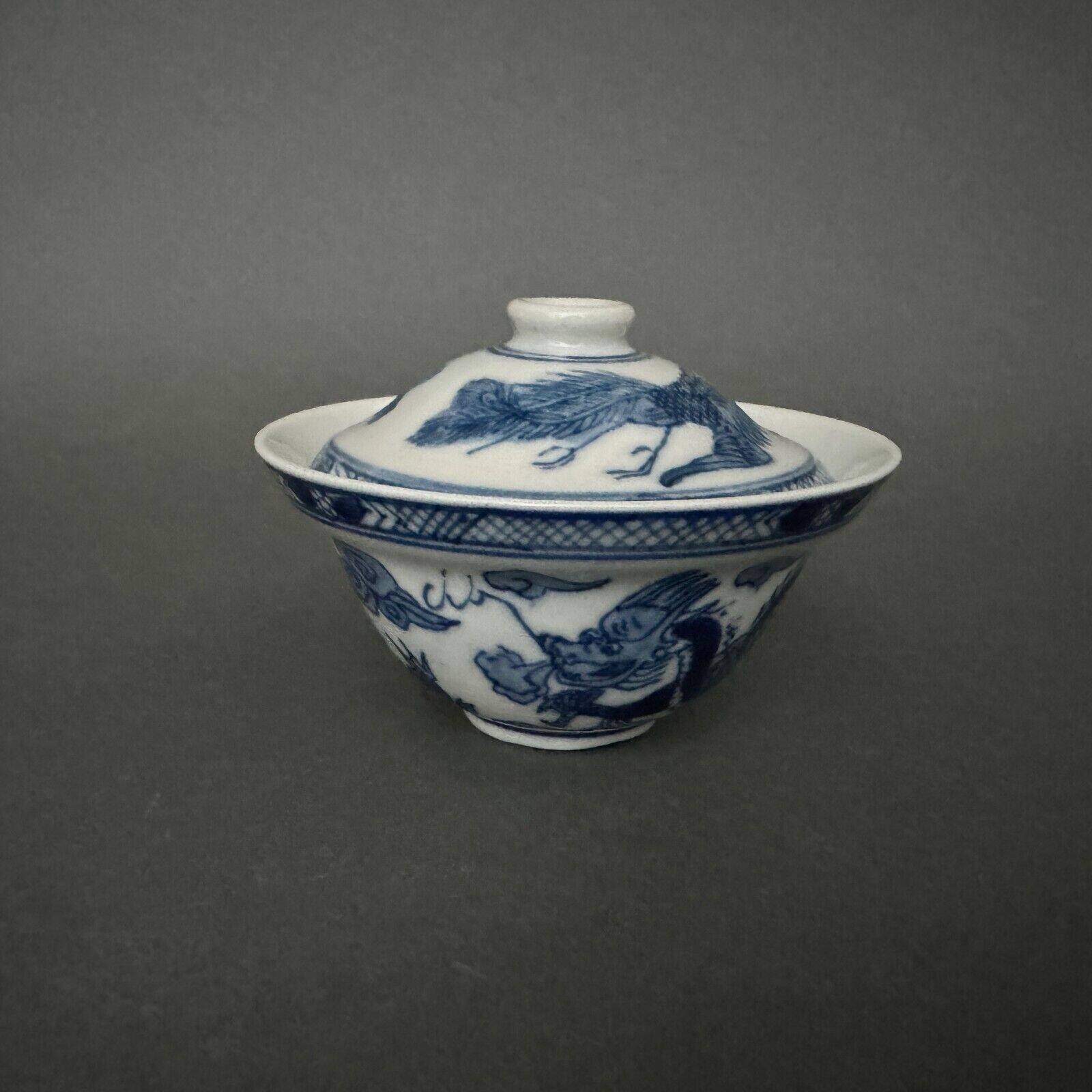 Porcelain bowl with its lid China dragon decoration late 19th century