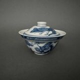 Porcelain bowl with its lid China dragon decoration late 19th century