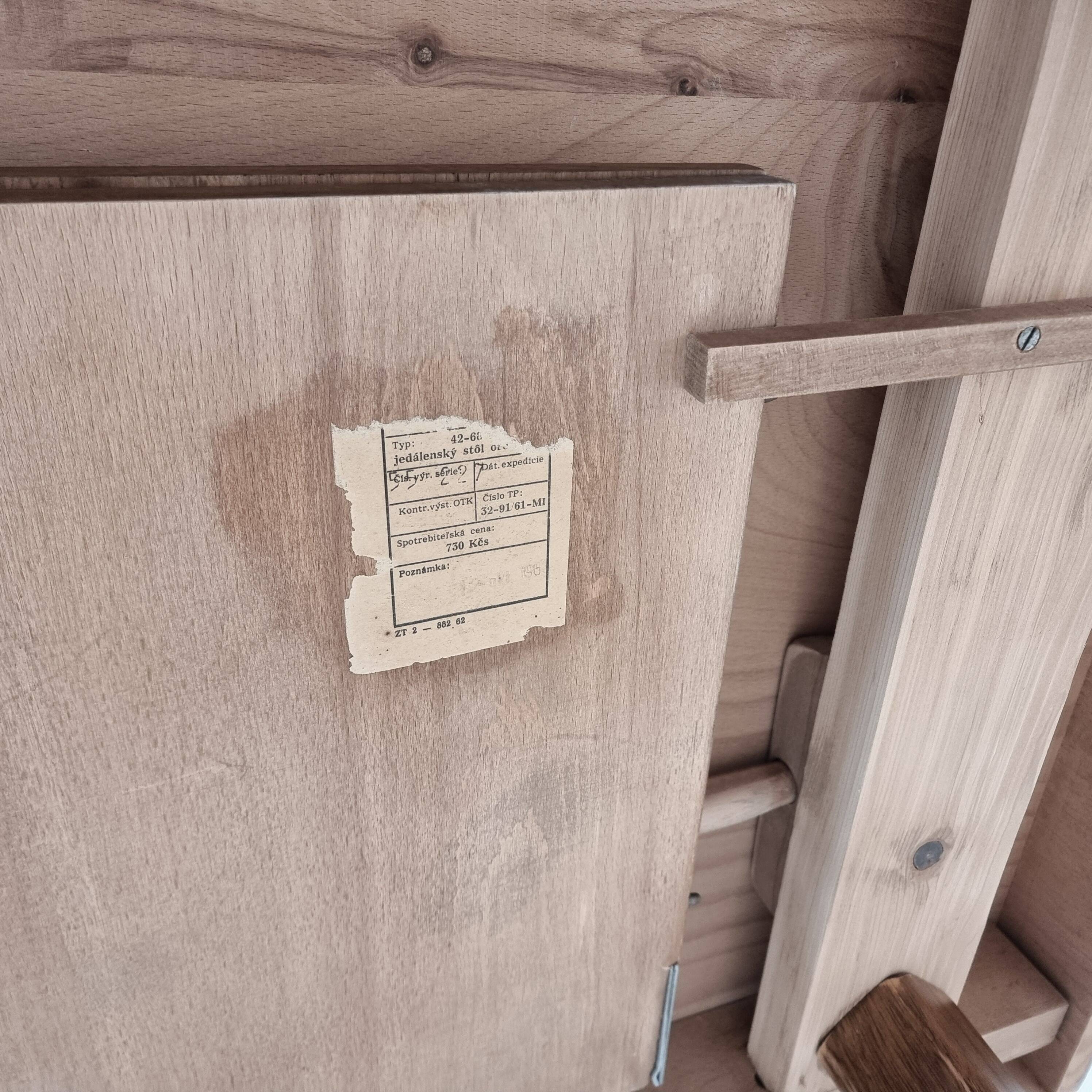 Vintage dining table in walnut, 1970s
