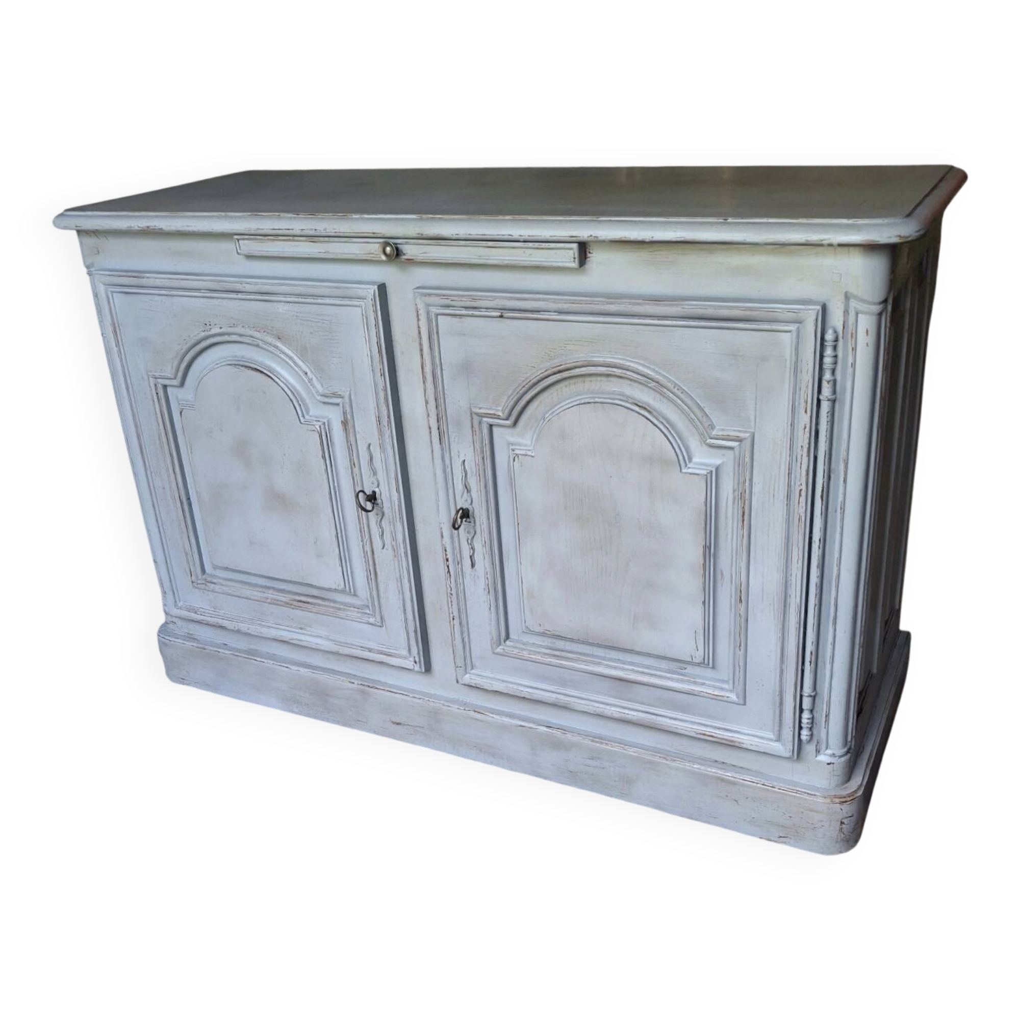 Buffet painted