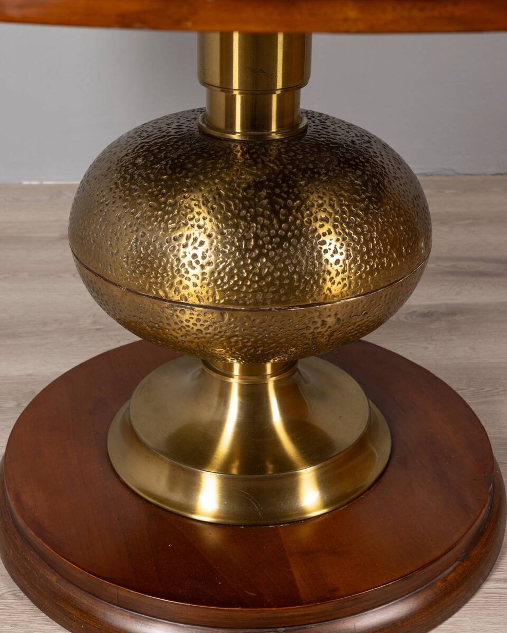 Round table in wood and brass vintage 1960s design luciano frigerio