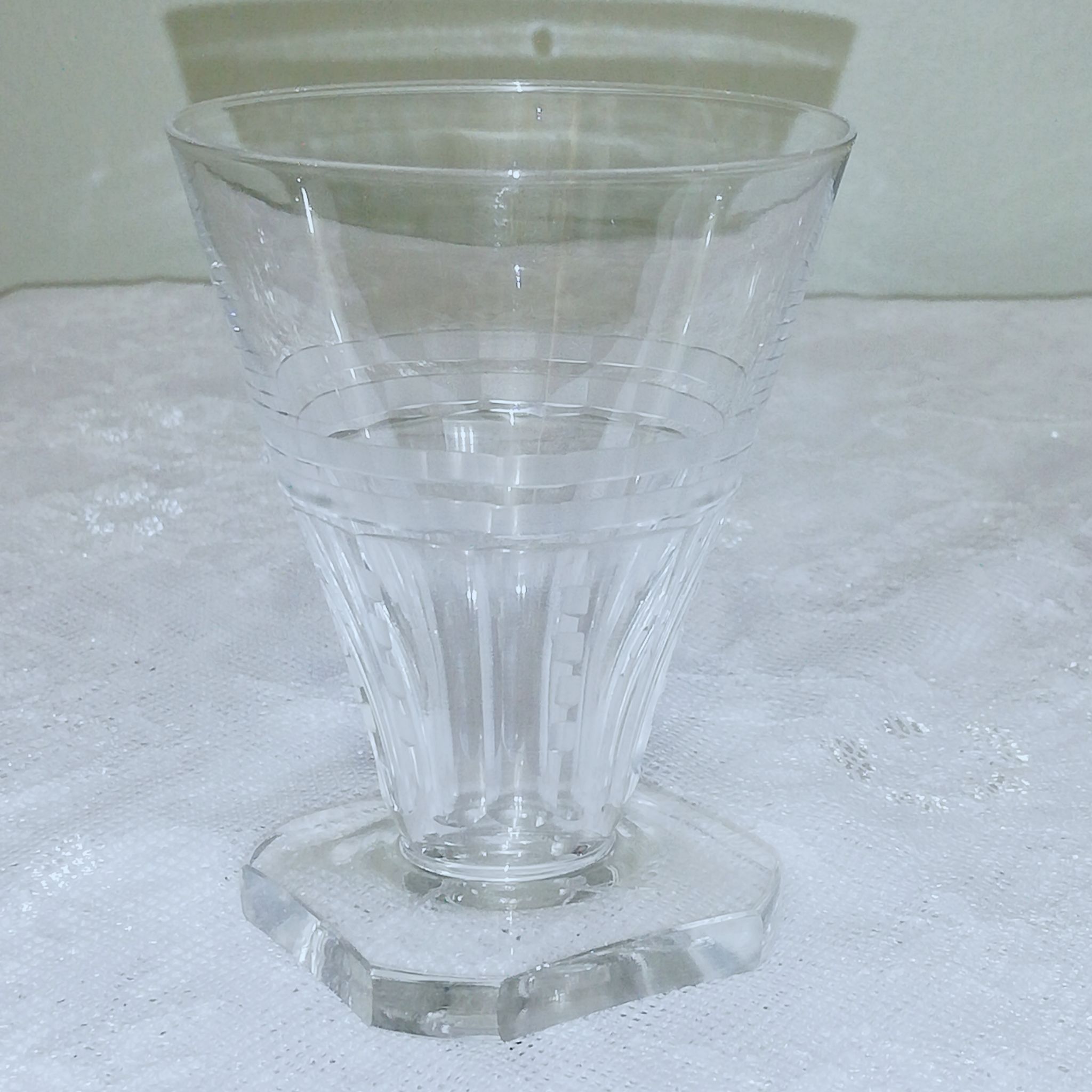 8 glasses with liqueur or aperitif 8cl art deco
