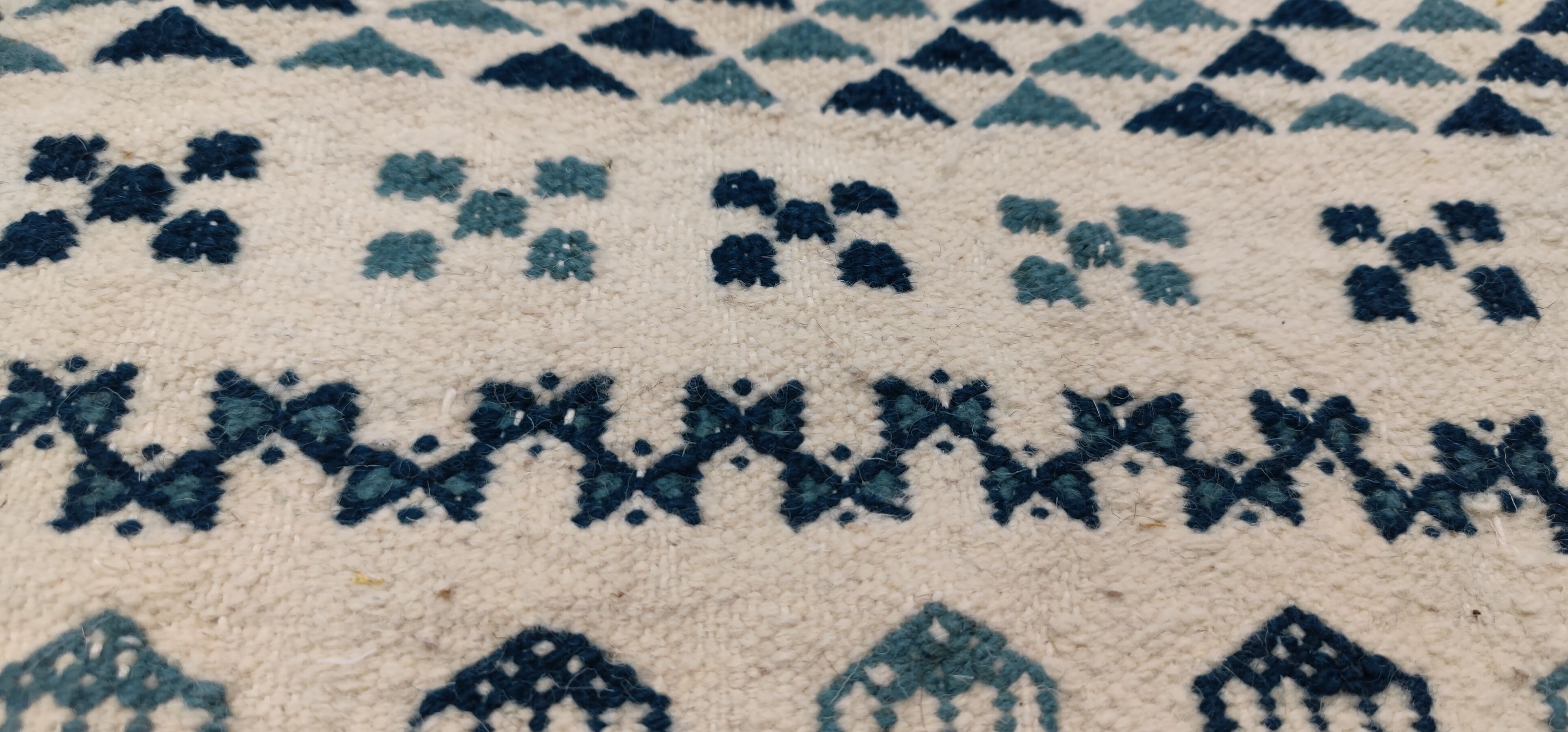 Carpet in natural wool 130x220cm
