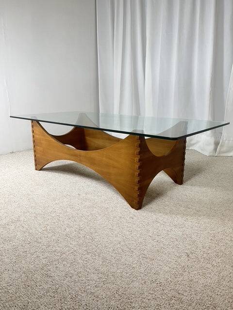 Sculptural coffee table in mahogany and glass – Europe, 1970s