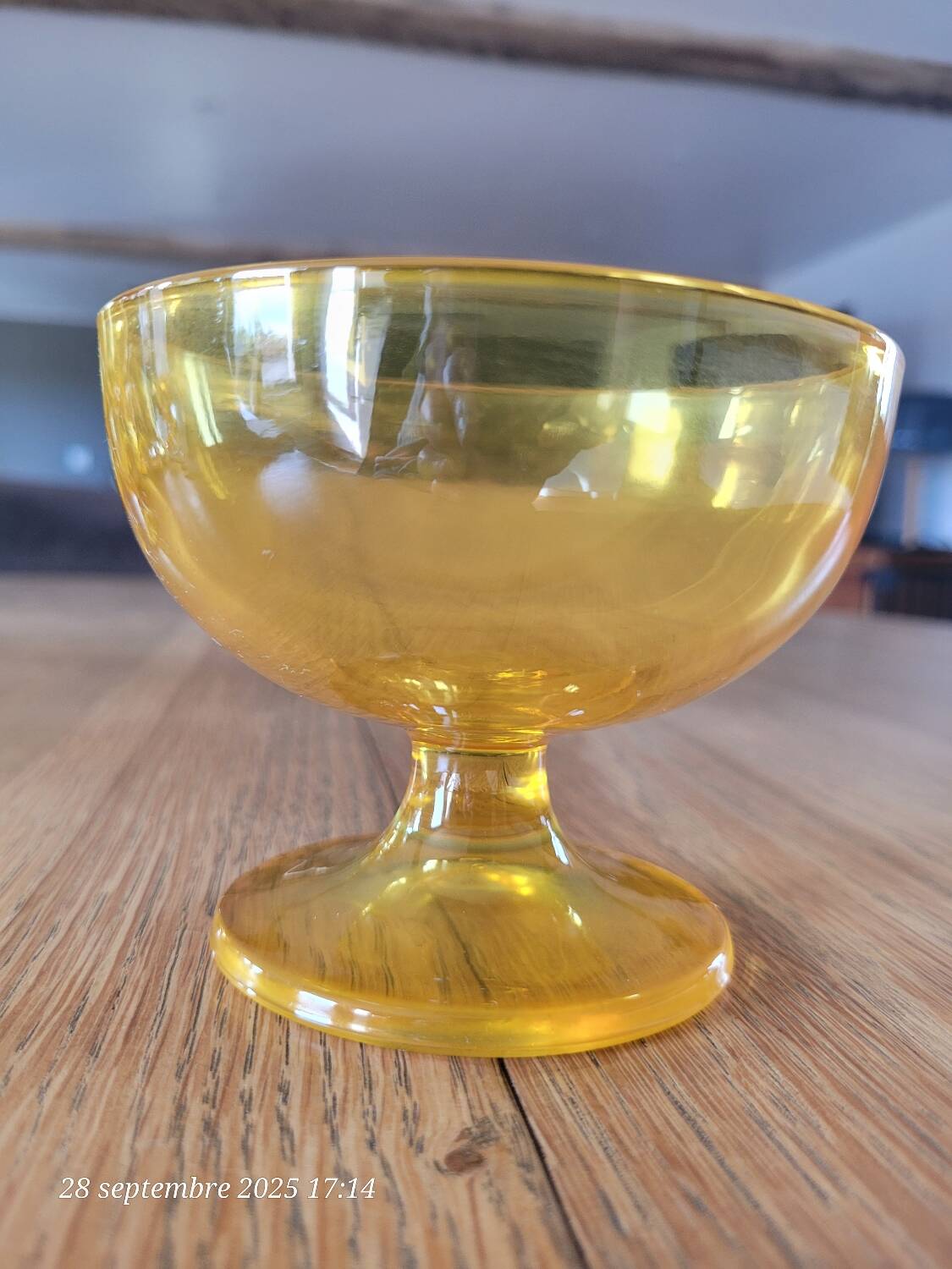 6 coupes à glace en verre jaune