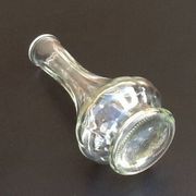 Années 1970   Vase / Soliflore à panse sur pied douche  Verre transparent