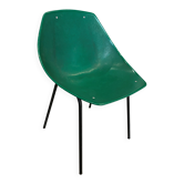 Une chaise coquillage par Pierre Guariche pour Meurop vert vintage 1960