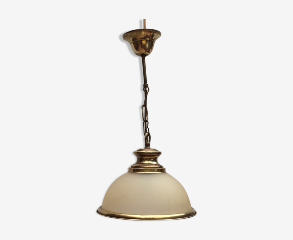 Suspension en verre pressé et laiton