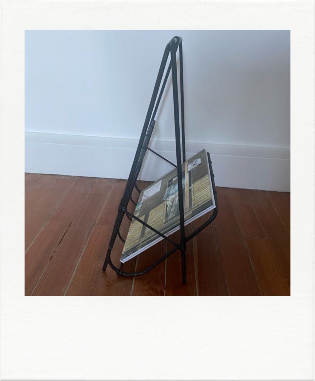 Magazine holders black metal and scoubidou