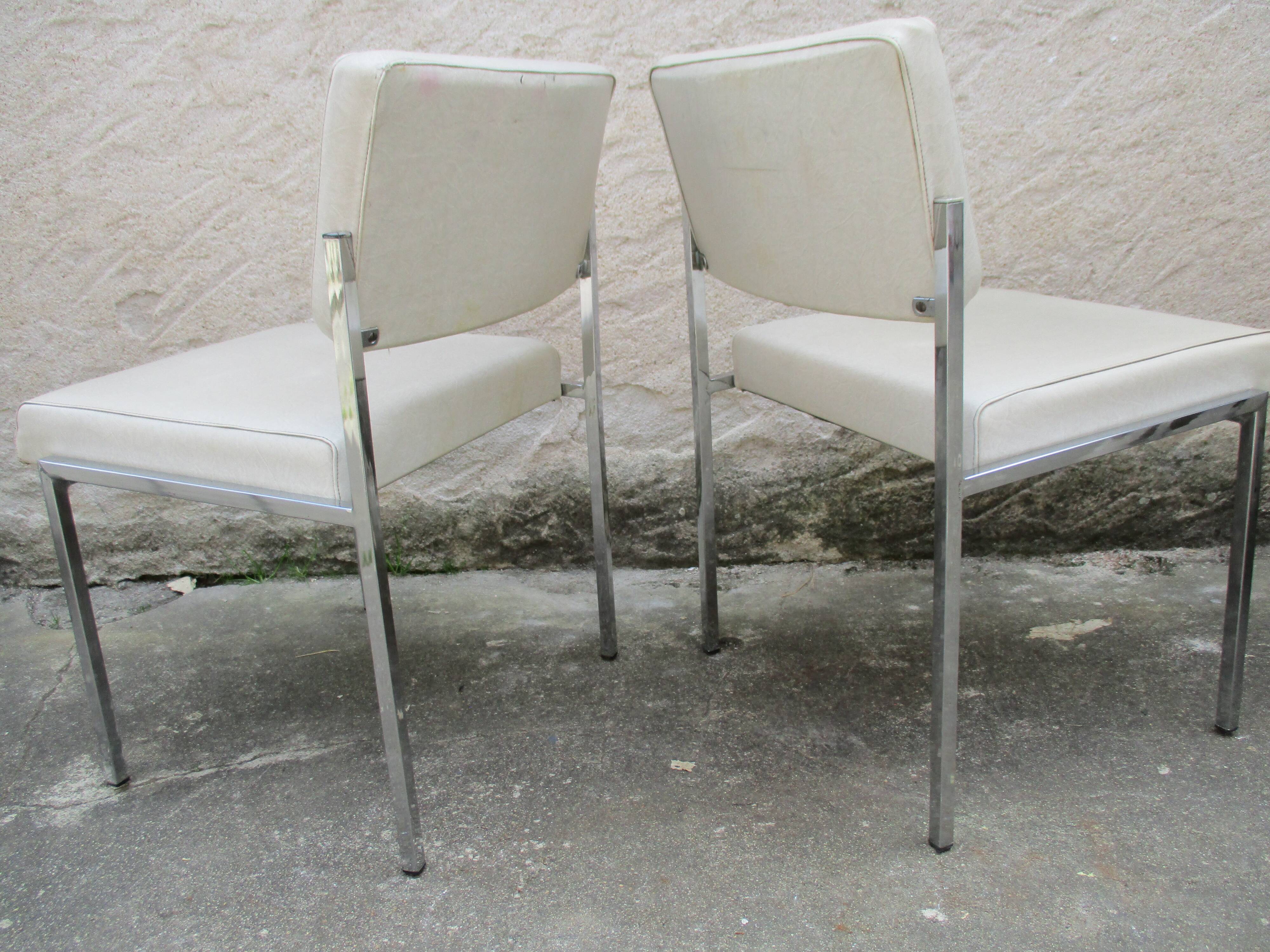 Lot of 10 chairs Strafor 70s
