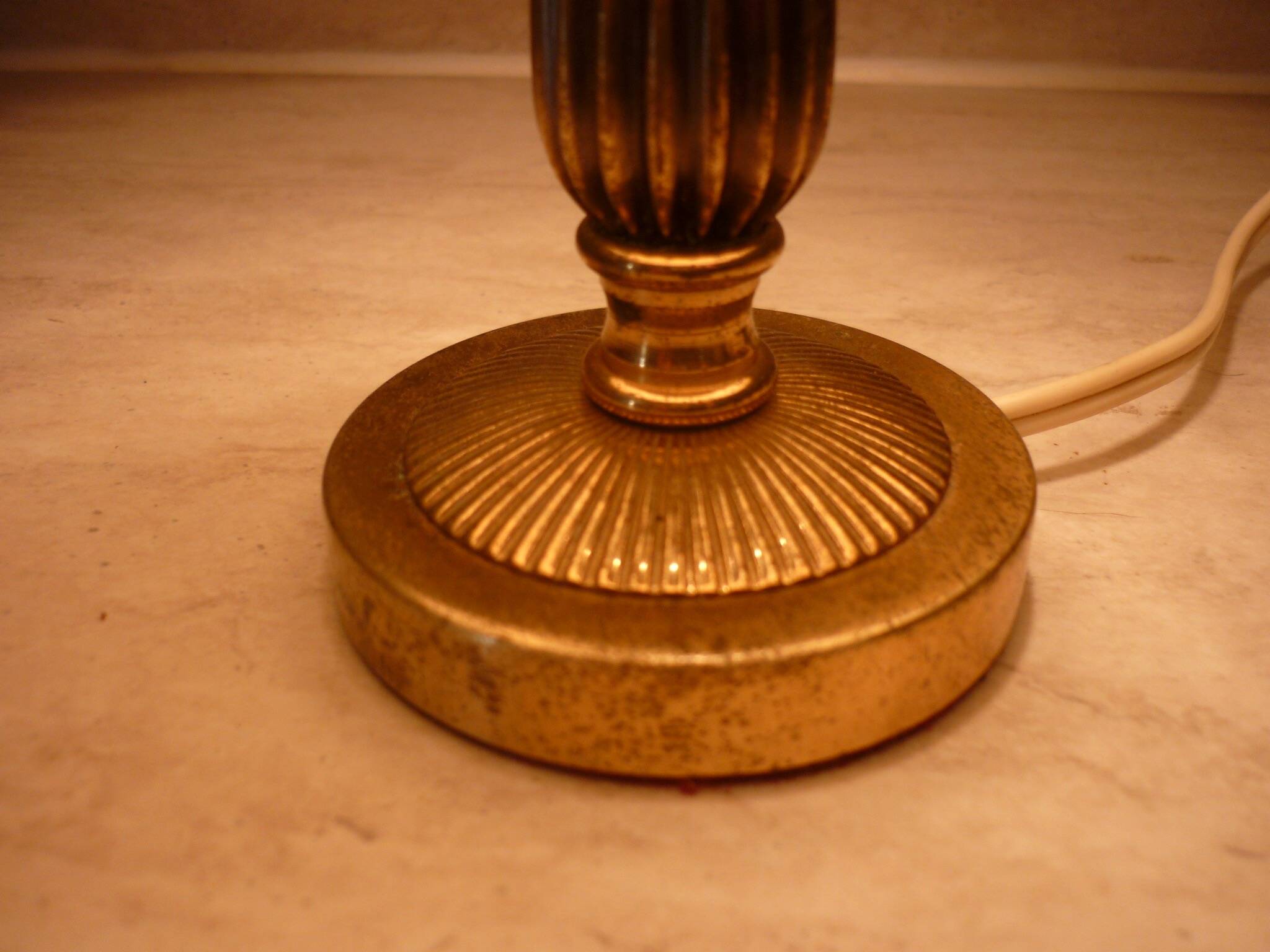 Empire style lamp in golden brass with pleated shade