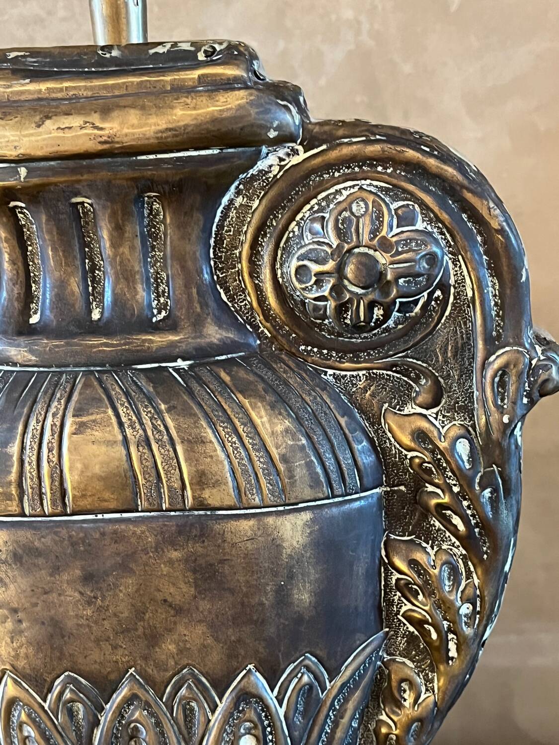 Gold table lamp amphora