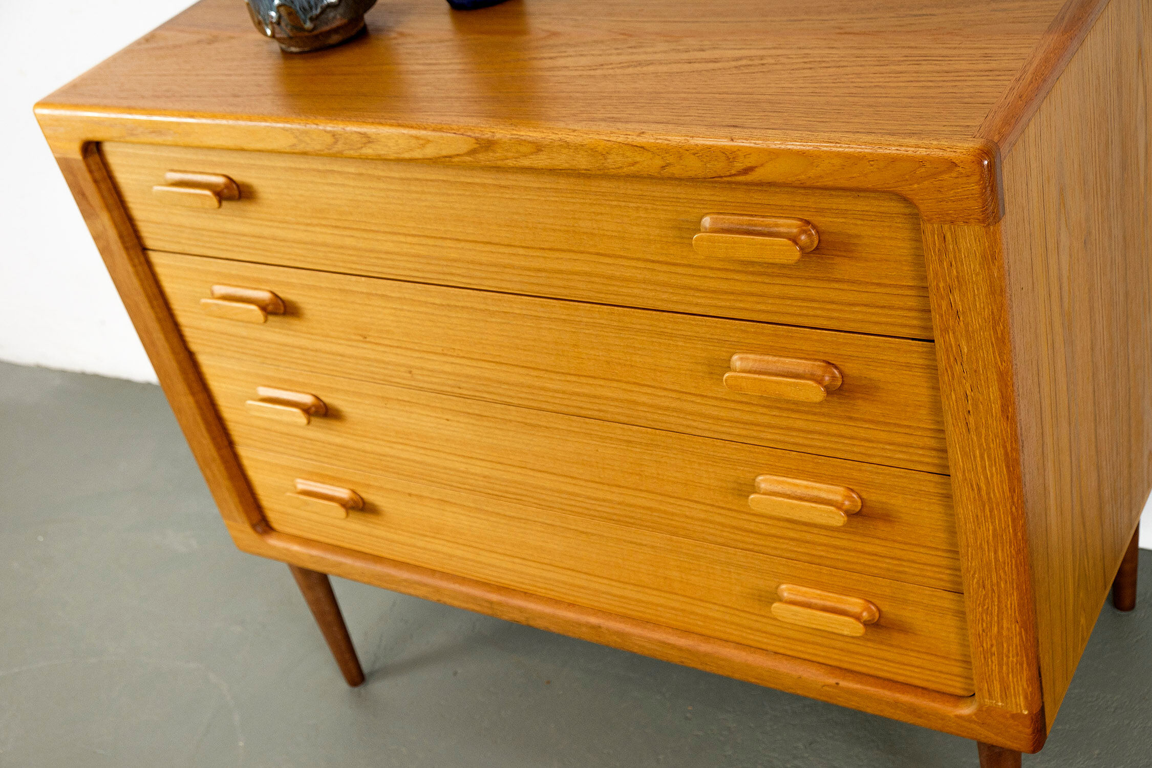 Commode en teck danois de Dyrlund années 1970