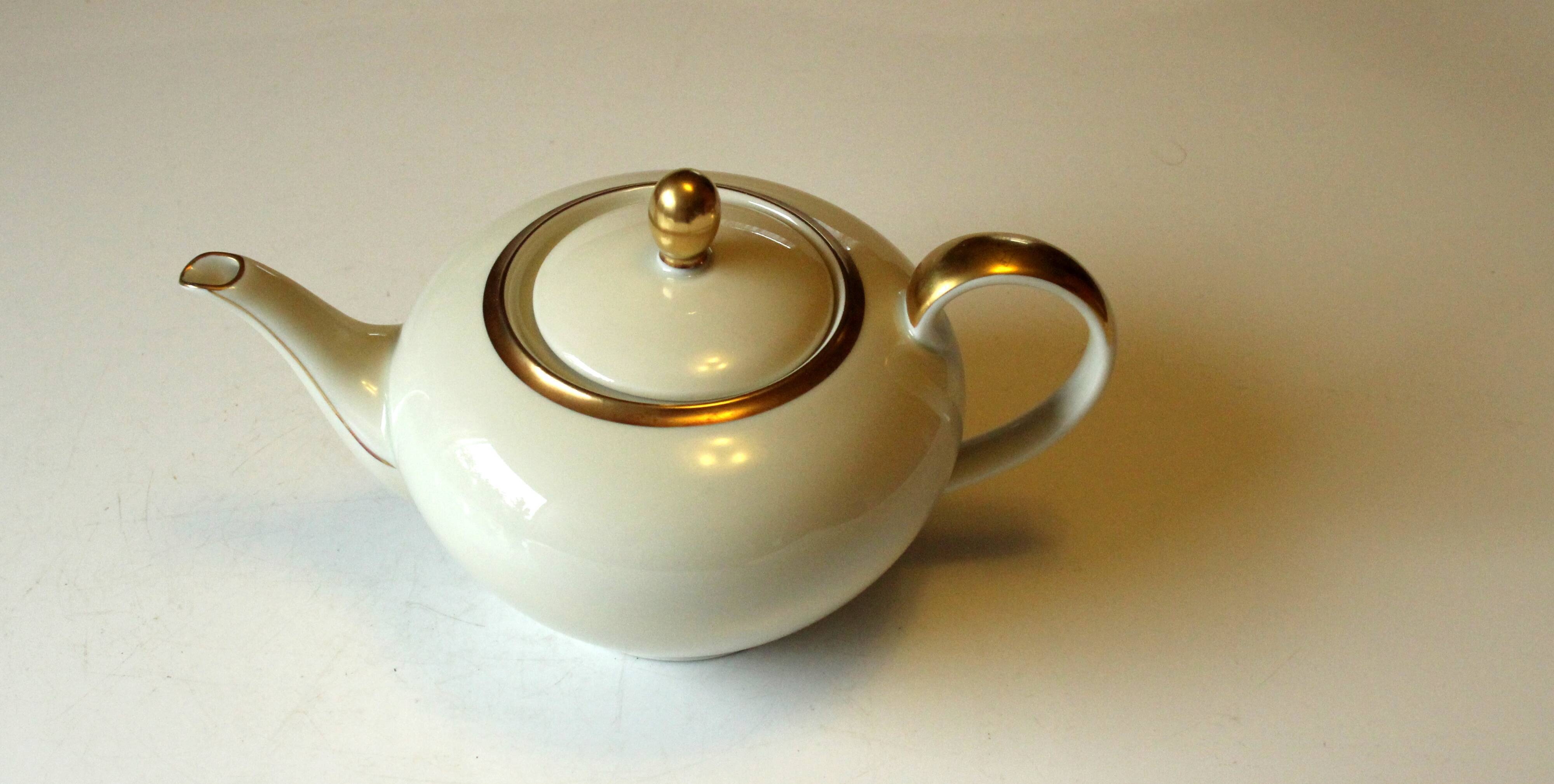 Bavaria Creidlitz teapot made of porcelain, in ivory white - Vintage from the 1950s