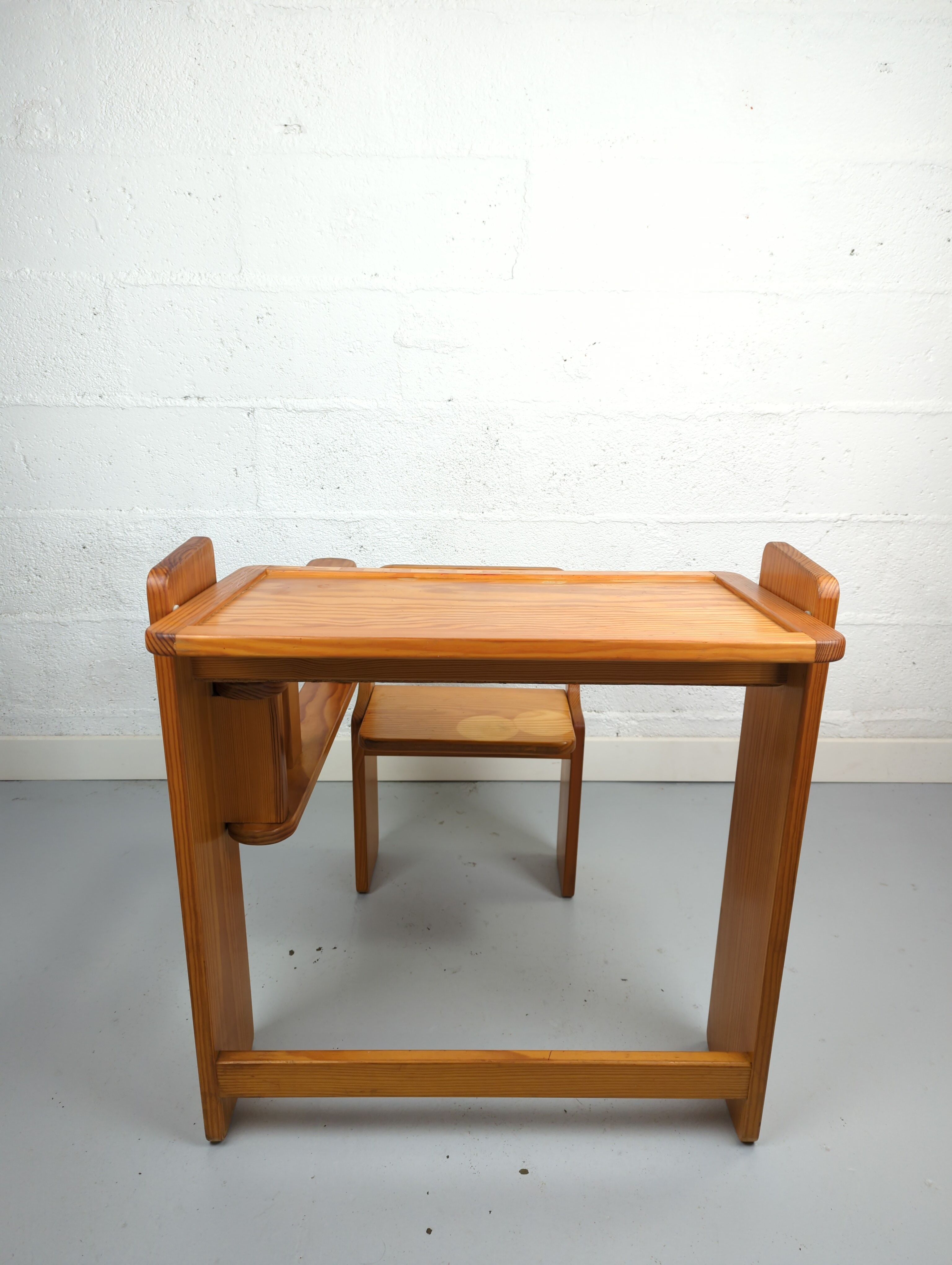 Foldable children's desk in pine 1970